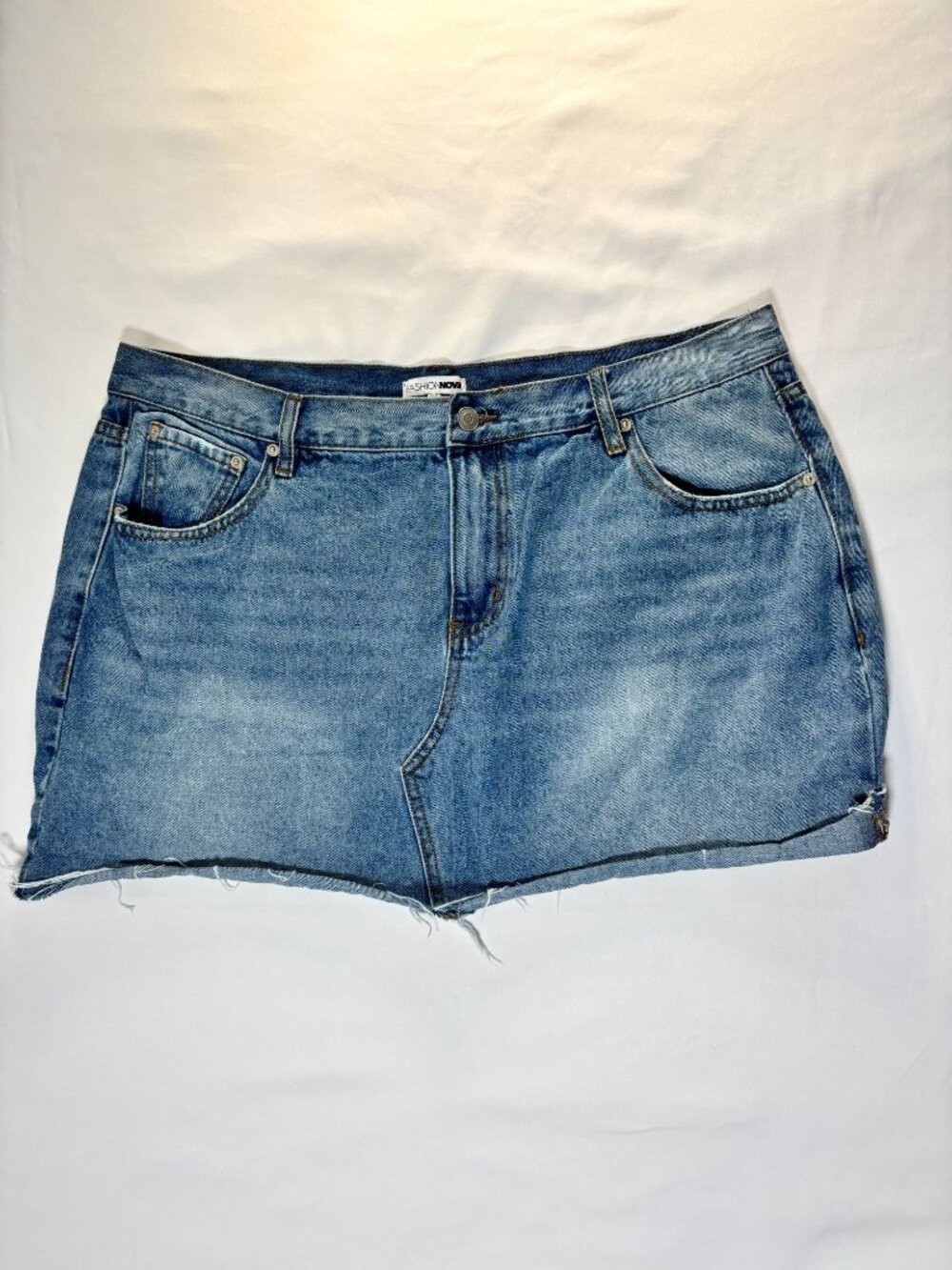 Fashion Nova Light Wash Denim Shorts (Size 1X)